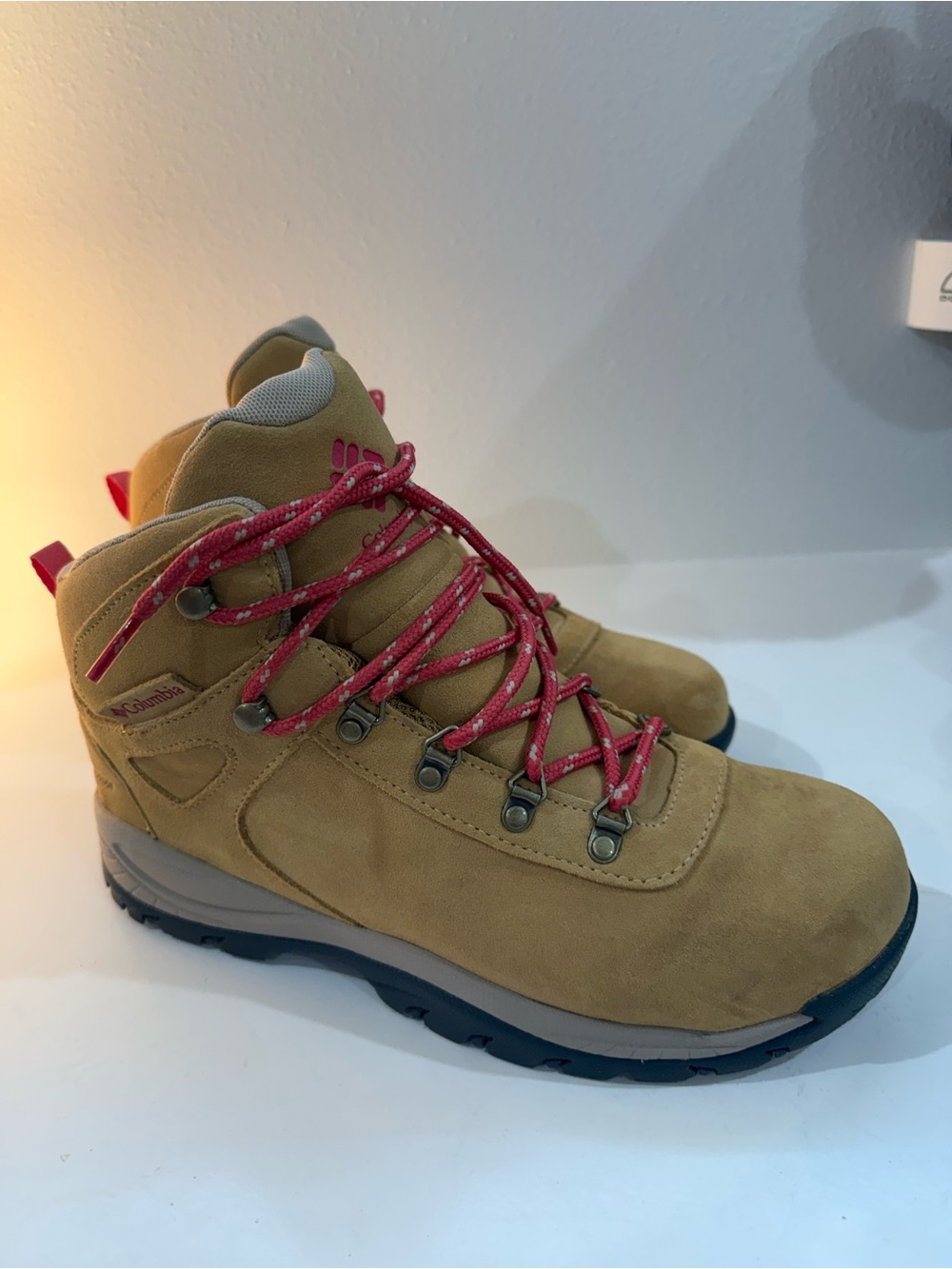 Columbia tan suede hiking boots with red laces- NWOT